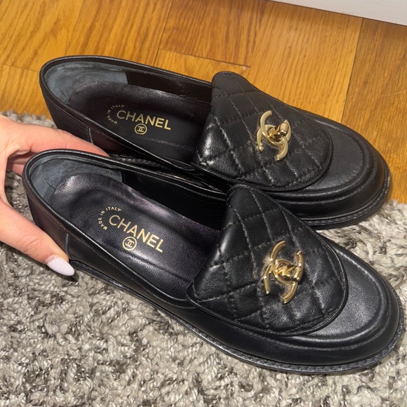 Chanel gold hardware leather loafers - Picture 3 of 6